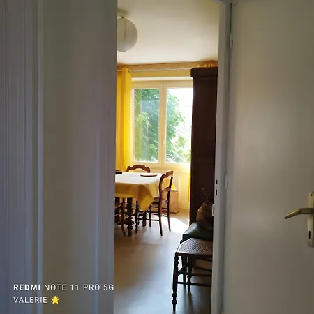 De La Place 1-4p Apartment